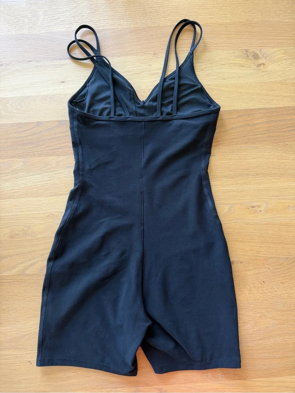 ALO Yoga streamlined black
